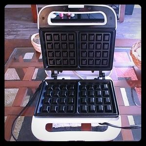 Betty Crocker Belgian Waffle Maker